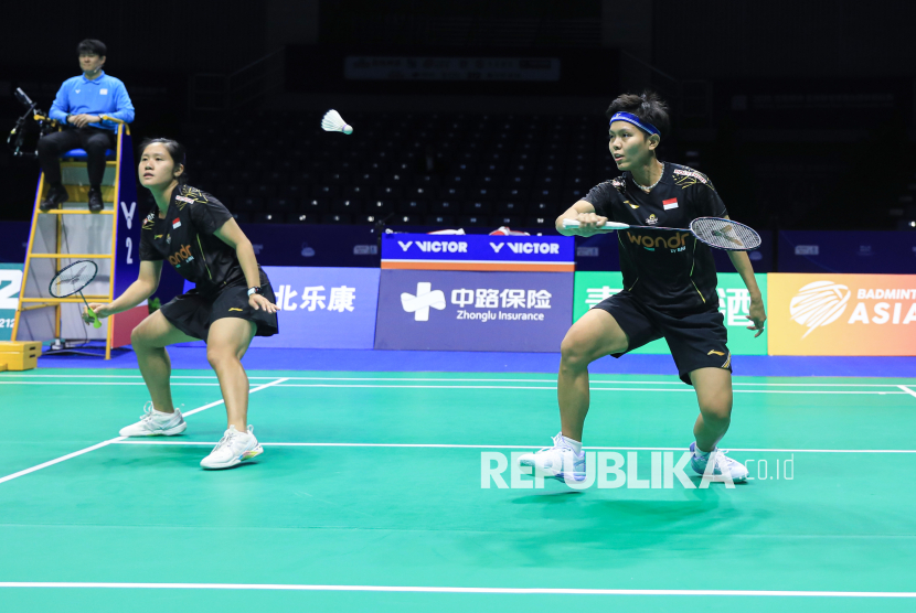 Ganda putri Siti Fadia Silva Ramadhanti/Lanny Tria Mayasari bertanding pada Kejuaraan Bulu Tangkis Beregu Campuran Asia 2025 di Qingdao Conson Gymnasium, China, Selasa (11/2/2025).