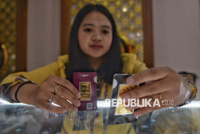 Harga jual emas Galeri24 naik menjadi Rp2.400.000 dari sebelumnya Rp2.378.000 per gram. (ilustrasi)