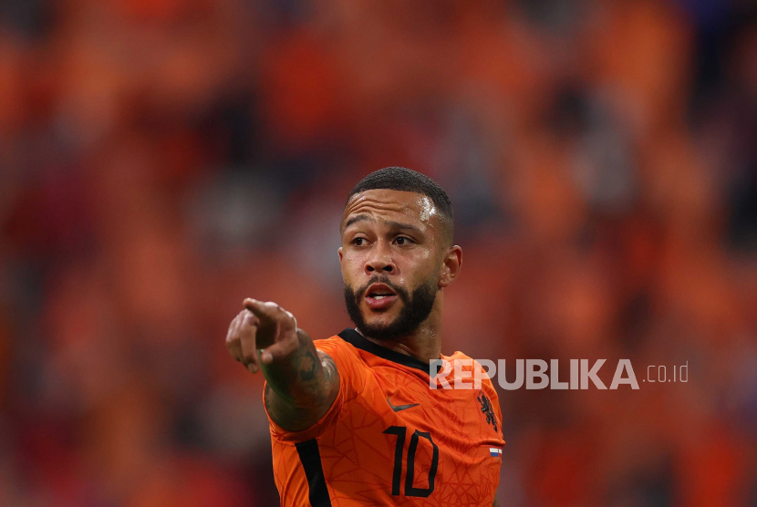 Memphis Depay dari Belanda bereaksi selama pertandingan sepak bola babak penyisihan Grup C Euro 2020 antara Belanda dan Austria di Amsterdam, Belanda, 17 Juni 2021.