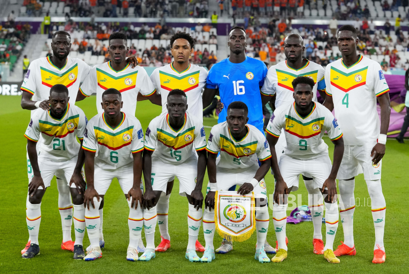  Tim Senegal berpose untuk foto tim sebelum Piala Dunia, pertandingan sepak bola grup A antara Senegal dan Belanda di Stadion Al Thumama di Doha, Qatar, Senin, 21 November 2022.