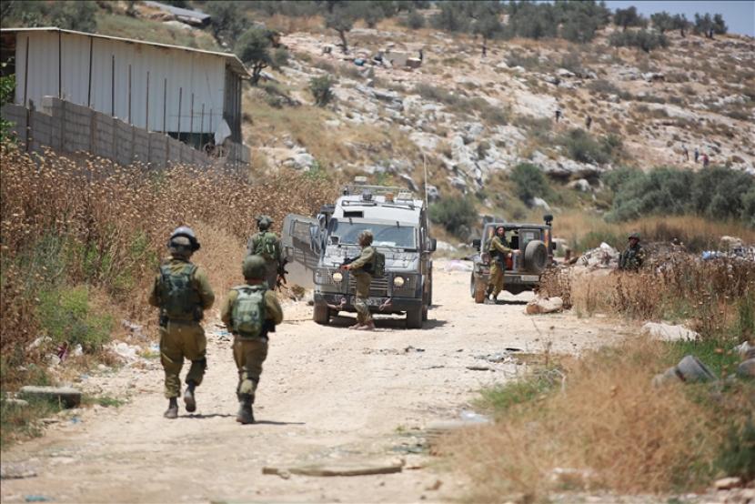 Tentara Israel pada Rabu (9/6) menutup markas Komite Pekerjaan Kesehatan, sebuah organisasi Palestina, di kota Ramallah, Tepi Barat, untuk jangka waktu enam bulan.