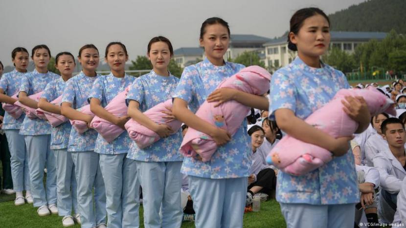 Bisakah Kebijakan Tiga Anak Menyelesaikan Krisis Demografis Cina?