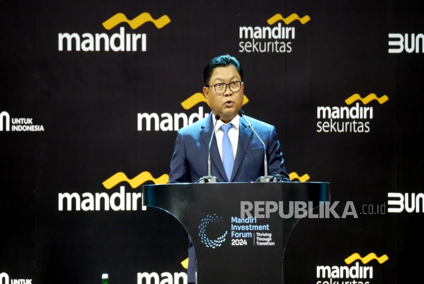 Dirut Bank Mandiri Darmawan Junaidi menyampaikan keynote speech pada acara Mandiri Investment Forum (MIF) 2024 di Jakarta, Selasa (5/3/2024). 