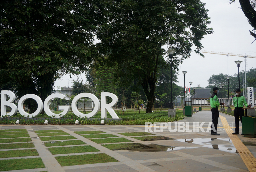 Pemerintah Kota (Pemkot) Bogor, Jawa Barat, memberlakukan kapasitas 75 persen kapasitas perkumpulan orang di dalam area publik. (ilustrasi)