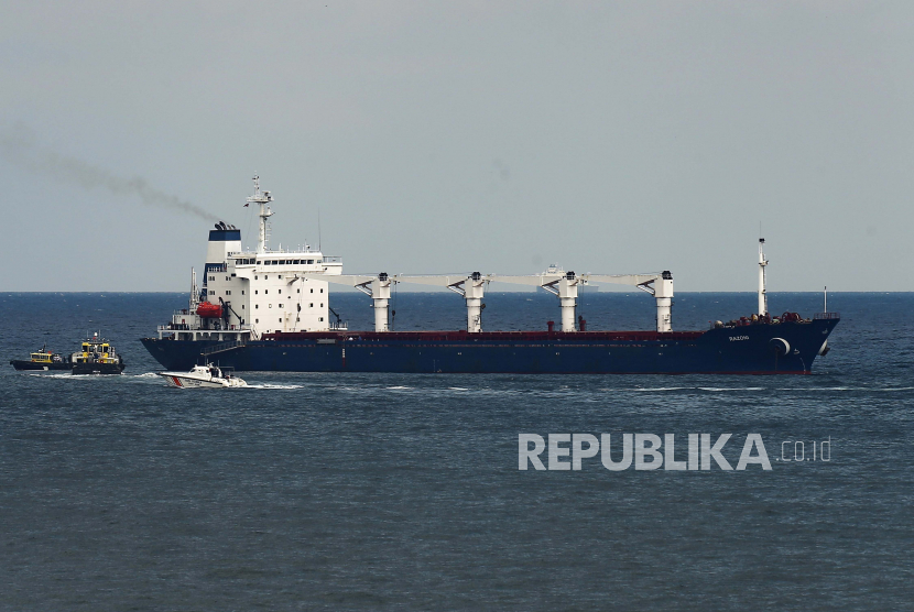 Empat kapal yang membawa bahan pangan berlayar dari pelabuhan Laut Hitam, Ukraina pada Ahad (7/8/2022). Ilustrasi.