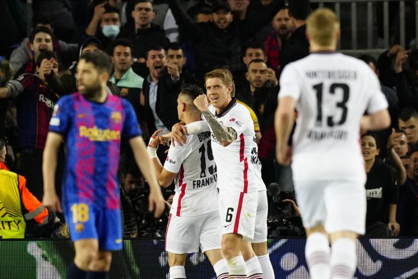 Eintracht Frankfurt versus Barcelona berakhir 3-2 di Liga Europa.