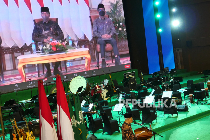 Ketua Umum PP Muhammadiyah Haedar Nashir memberikan pidato Milad ke-109 Muhammadiyah di Sportorium Universitas Muhammadiyah Yogyakarta (UMY), Kabupaten Bantul, Kamis (18/11). 