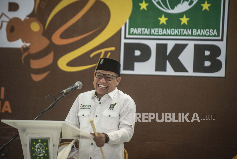 Ketua Umum Partai Kebangkitan Bangsa (PKB) Muhaimin Iskandar tertawa pada acara Tasyakuran Harlah ke-22 PKB di Kantor DPP PKB, Jakarta, Kamis (23/7/2020). Harlah ke-22 PKB tersebut mengangkat tema Aksi Melayani Indonesia. 