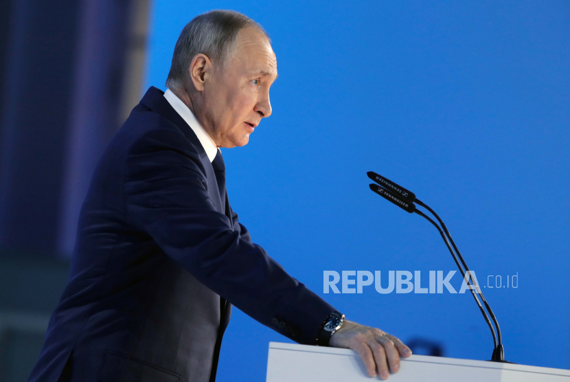  Presiden Rusia Vladimir Putin memberikan pidato kenegaraan tahunannya di Manezh, Moskow, Rusia, Rabu, 21 April 2021.