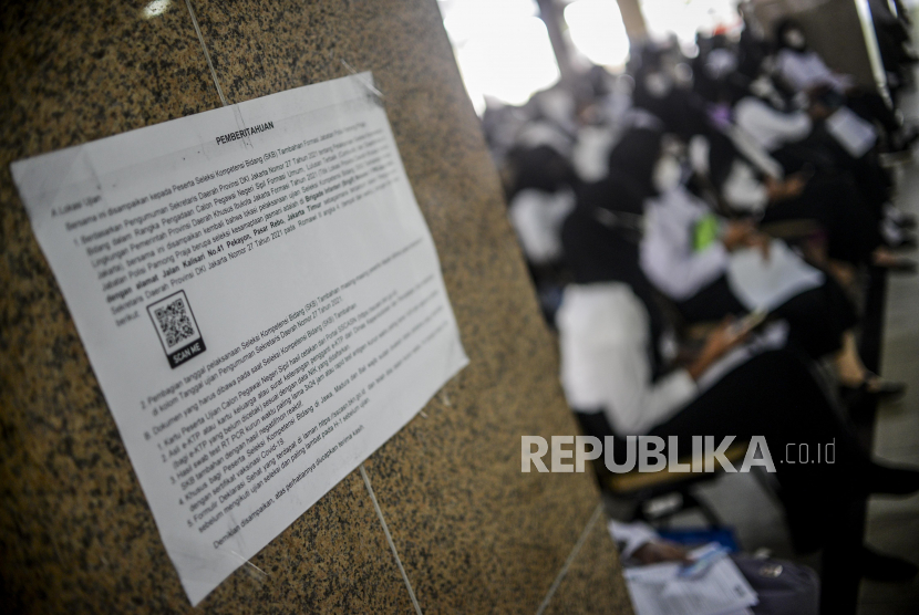 Kertas pemberitahuan bagi peserta Seleksi Kompetensi Bidang Calon Pegawai Negeri Sipil (SKB CPNS) di Kantor Wali Kota Jakarta Selatan. Seleksi Calon Pegawai Negeri Sipil (CPNS) 2023 tak lama lagi akan