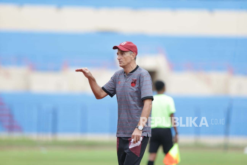 Pelatih Persis Solo Milomir Seslija 