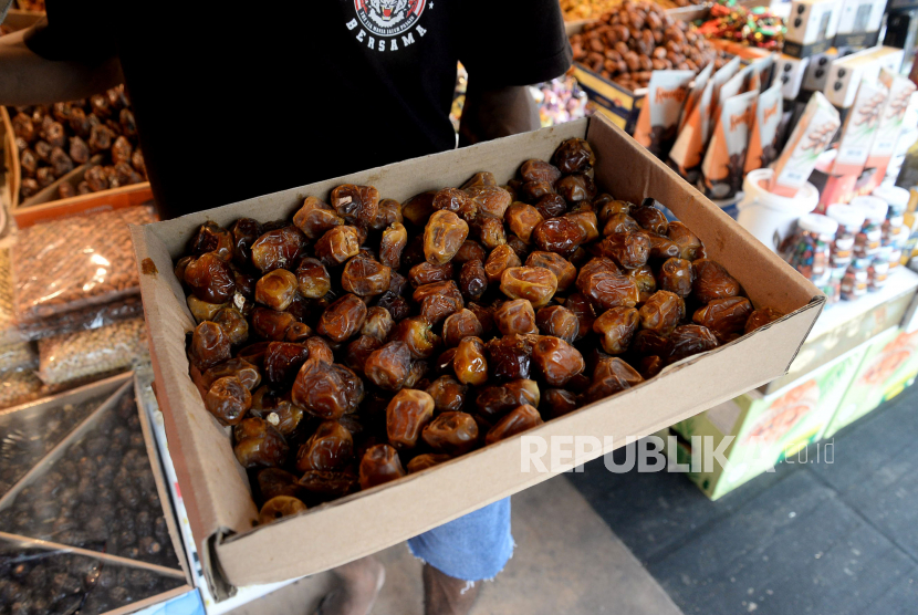 Kurma sukari dan ajwa menjadi salah satu makanan yang paling laris di Tokopedia di awal Ramadhan.