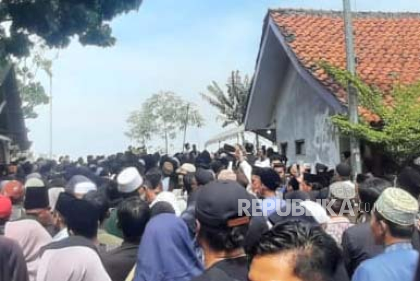 Suasana pemakaman Buya Syakur Yasin, Rabu (17/1/2024)