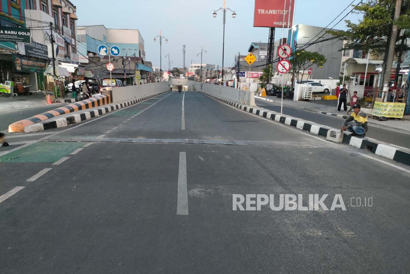 Besi penyambung jalan yang rusak di Underpass Dewi Sartika, Kota Depok, Jawa Barat, sudah diperbaiki, Selasa (5/9/2023). 