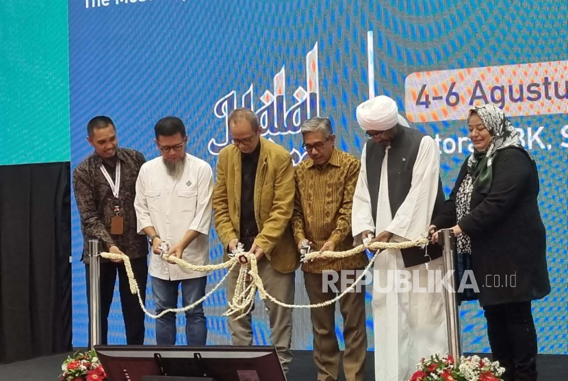 PT Wahyu Promo Citra kembali menggelar Halal Fair series go to Halal Indonesia Expo (HIEX) 2023. Halal Fair resmi dibuka di Istora Gelora Bung Karno Jakarta (GBK), Jumat (4/8/2023) hari ini.