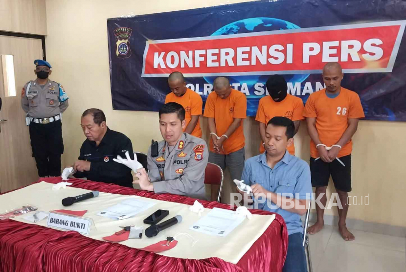 Polresta Sleman menggelar konferensi pers pengungkapan kasus  terkait tindak pidana curanmor di wilayah Sleman, Jumat (14/4/2023). 