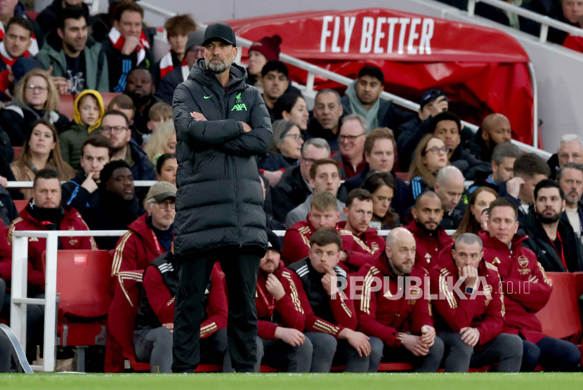  Liverpool manager Juergen Klopp watches from the touchline during the English Premier League match between Arsenal FC and Liverpool FC, in London, Britain, 04 February 2024.   