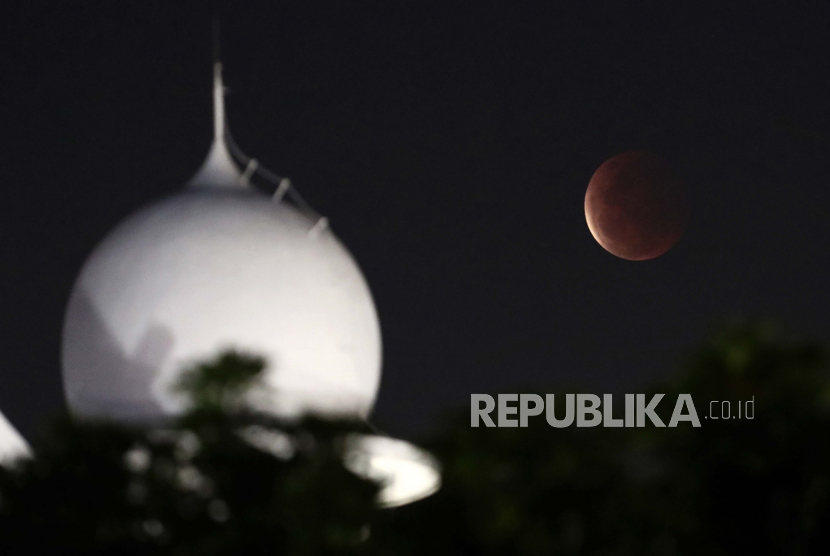 Ilustrasi gerhana bulan. Gerhana Bulan Total (GBT) yang terjadi pada Selasa (8/11/2022) hari ini bisa disaksikan secara langsung di hampir semua wilayah Indonesia.