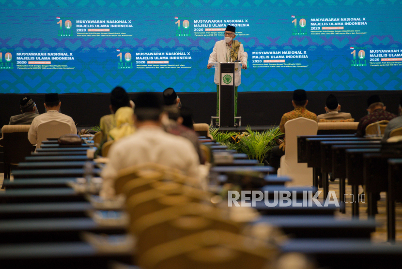 Ketua Umum Majelis Ulama Indonesia (MUI) terpilih periode 2020-2025 Miftachul Akhyar menyampaikan sambutan saat penutupan Musyawarah Nasional X MUI di Jakarta, Jumat (27/11). Miftachul Akhyar terpilih sebagai ketua umum MUI periode 2020-2025 menggantikan Ma’ruf Amin setelah ditetapkan secara mufakat oleh tim formatur Munas X dan MUI. Republika/Thoudy Badai