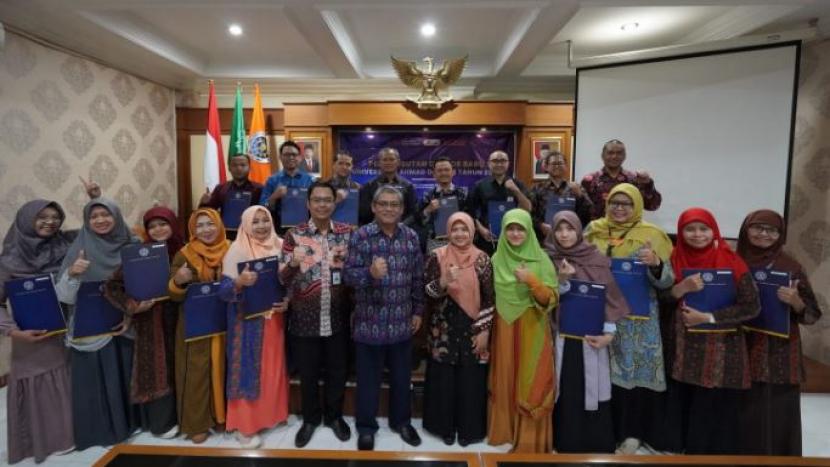 Kado Akhir Tahun, UAD Sambut 18 Doktor Baru - Suara Muhammadiyah