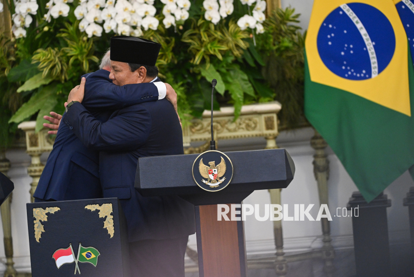 Pelukan Hangat Presiden Prabowo untuk Presiden Brasil
