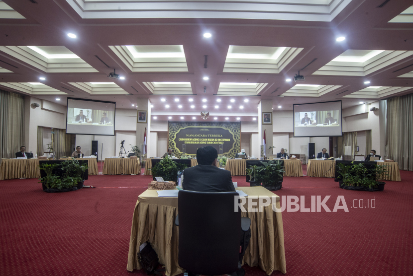 Suasana tahap wawancara terbuka seleksi Calon Hakim Agung dan Calon Hakim Ad Hoc Tipikor pada Mahkamah Agung di Komisi Yudisial, Jakarta. (ilustrasi)