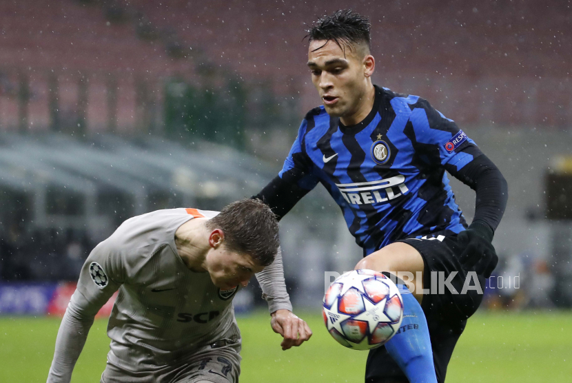 Penyerang Inter Milan Lautaro Martinez (kanan).