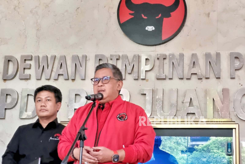 Sekretaris Jenderal Partai Demokrasi Indonesia Perjuangan (PDIP), Hasto Kristiyanto di Kantor DPP PDIP, Jakarta Pusat, Jumat (15/12/2023). 