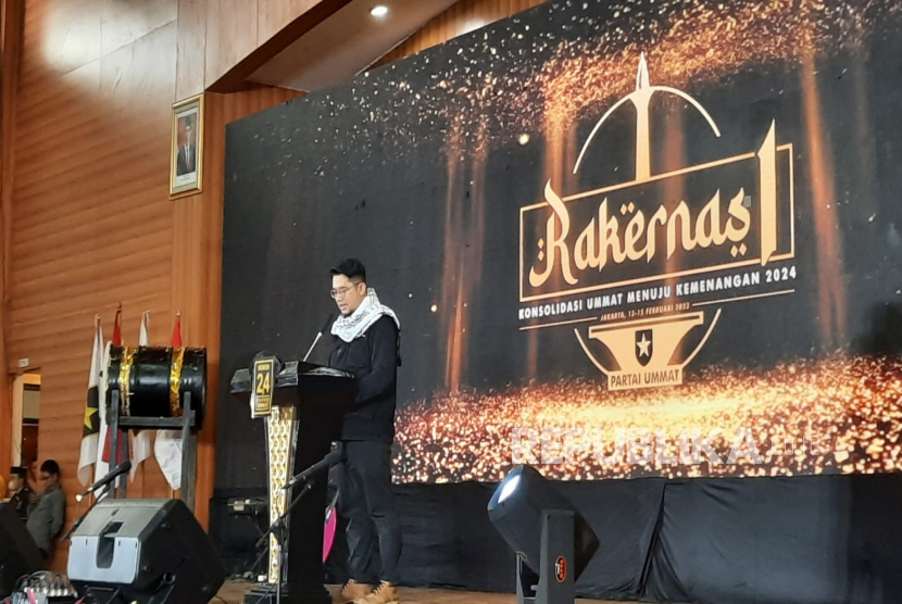 Ketua Umum Partai Ummat Ridho Rahmadi menyampaikan pidato politiknya dalam acara Rakernas Pertama Partai Ummat di Asrama Haji Pondok Gede, Jakarta, Senin (13/2/2023).