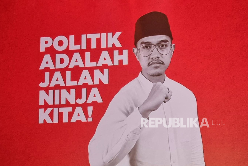 Putra Presiden Joko Widodo (Jokowi), Kaesang Pangarep resmi menerima mandat Dewan Pembina Partai Solidaritas Indonesia (PSI) yang menunjuknya sebagai Ketua Umum PSI periode 2023-2028, di Djakarta Theater, Jakarta, Senin (25/9/2023) malam. 