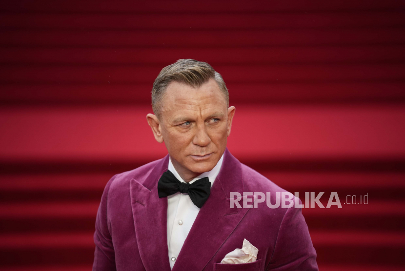 Aktor James Bond, Daniel Craig, tak menyadari jidatnya berdarah saat meladeni pertanyaan wartawan Variety.