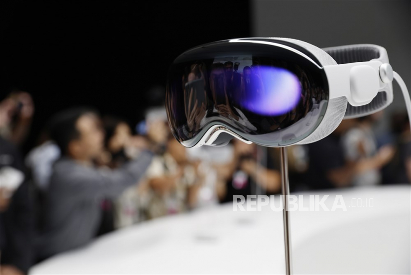 Tahun 2023 menyaksikan kebangkitan minat besar terhadap pengalaman tiga dimensi dalam augmented reality (AR) dan virtual reality (VR).