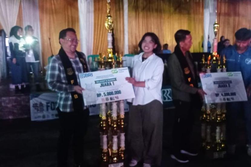 Kota Tangerang dan Kota Serang raih juara Festival Baris Banten 2025.