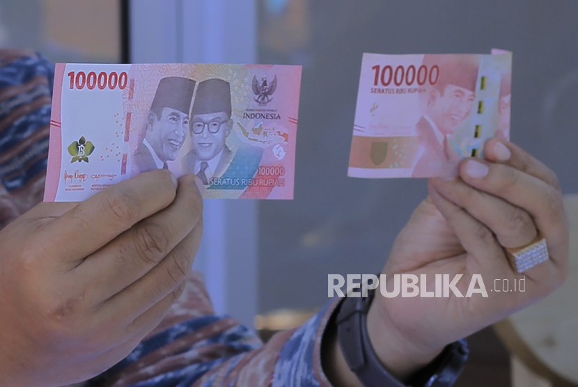 Memperkenalkan uang baru pecahan Rp 100 ribu agar masyarakat bisa mengenali dan mendeteksi keberadaan uang palsu (ilustrasi).