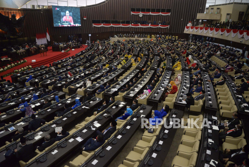 Dewan Pimpinan Rakyat (DPR) periode 2019-2024 telah menyelesaikan pembahasan 43 undang-undang sejak mereka dilantik pada 1 Oktober 2019. 