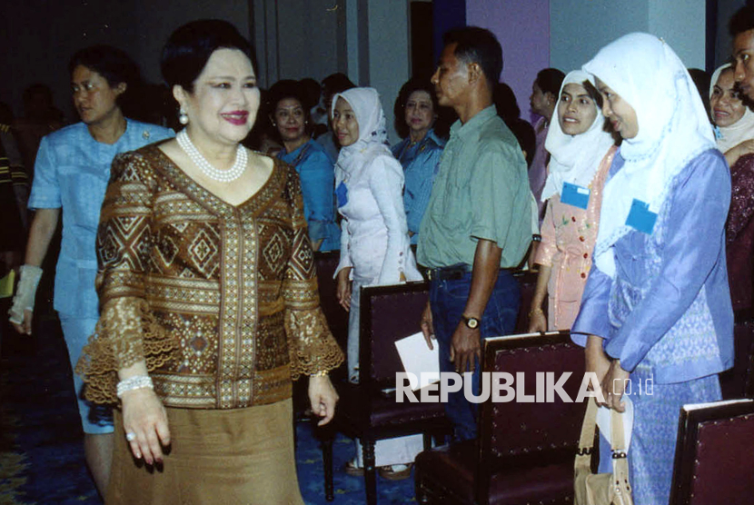 Batik Karya Anak Indonesia yang Selalu Buat Sirikit 'Hidup'