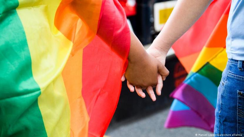 Seorang pria gay Malaysia memenangkan gugatan hukum perbuatan homoseksual