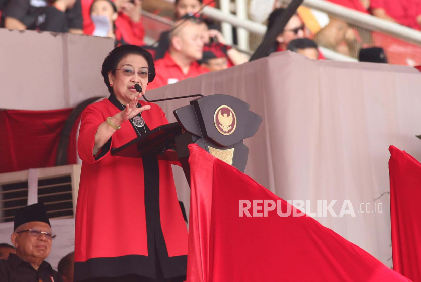Ketua Umum PDIP, Megawati Soekarnoputri dalam pidatonya di puncak peringatan Bulan Bung Karno di Stadion Gelora Bung Karno (GBK), Jakarta, Sabtu (24/6/2023). 