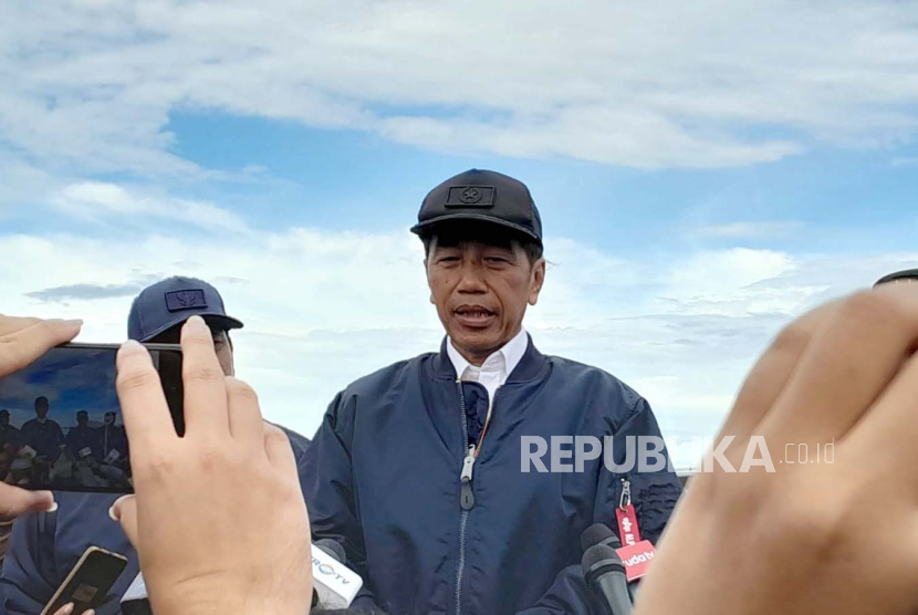 Presiden Joko Widodo (Jokowi) saat memberikan keterangan pers di Pangkalan TNI AU Halim Perdanakusuma, Jakarta Timur, Selasa (24/1/2024).