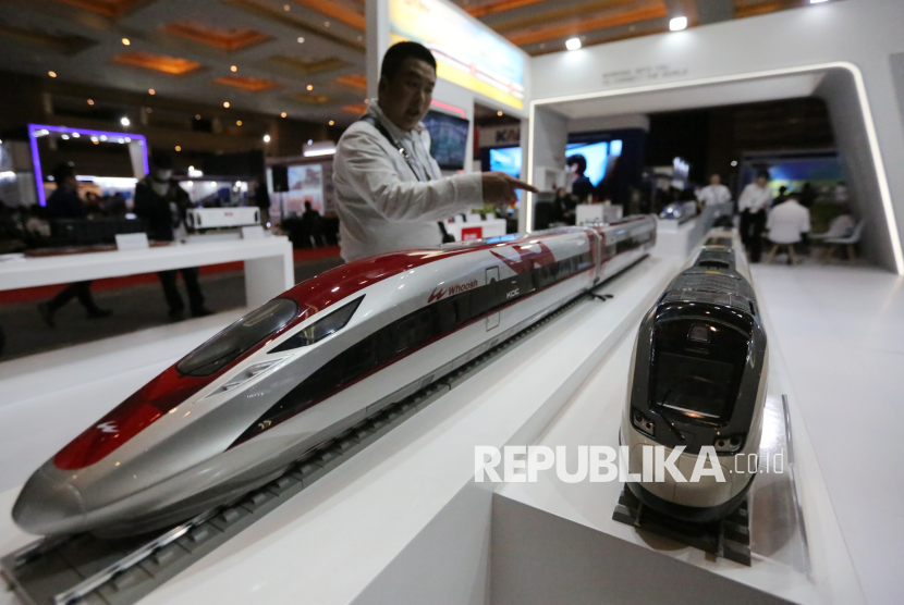 Pemerintah Percepat Pembangunan Akses Jalan Stasiun Kereta Cepat Karawang