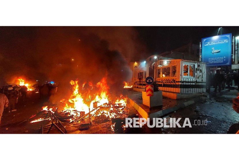 Menlu Iran: Demonstran Terima Perintah dari Luar Negeri Tembaki Polisi