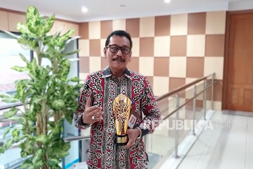 Direktur Utama Bank Nagari Muhammad Irsyad memberikan sambutan dalam acara Anugerah Syariah Republika yang diselenggarakan secara daring di Jakarta.