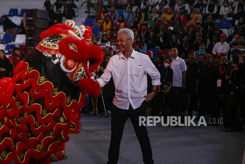 Ganjar Pranowo menemui para tokoh milenial, pelaku seni dan pelaku UMKM untuk mendengarkan aspirasinya. Survei LPI sebut Ganjar Pranowo menjadi capres pilihan anak-anak milenial kampus.