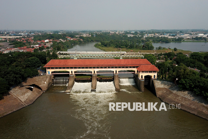 Bendung Berusia Satu Abad Ini Jadi Penopang Pertanian di Karawang
