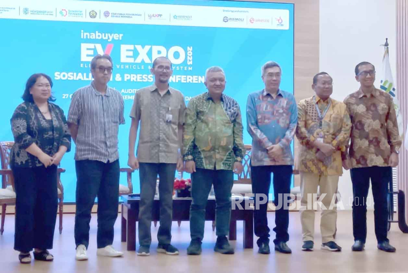 Aismoli bersama Hippindo dan Kemenkop menggelar konferensi pers terkait penyelenggaraan Inabuyer EV Expo 2023 di Jakarta, Jumat (27/10/2023).