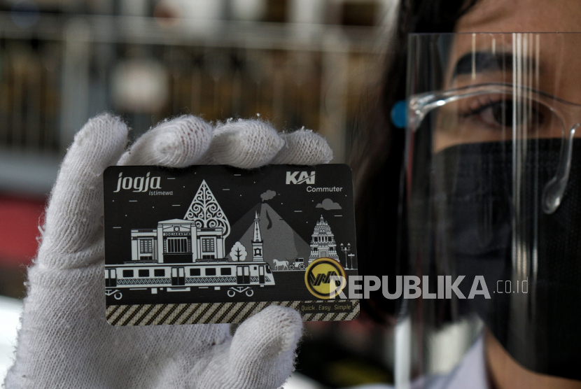Kereta Api Indonesia (KAI) Commuter memberlakukan promosi kartu multi-trip (KMT) di enam stasiun pada 15 hingga Senin (17/5) lusa. (Foto ilustrasi KMT)