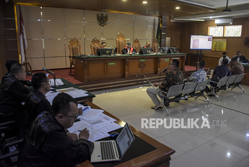 Sejumlah saksi memberikan keterangan saat sidang lanjutan kasus dugaan suap terkait pengadaan CCTV dan ISP program Bandung Smart City di Pengadilan Tipikor Bandung,Jawa Barat, Senin (10/7/2023). 
