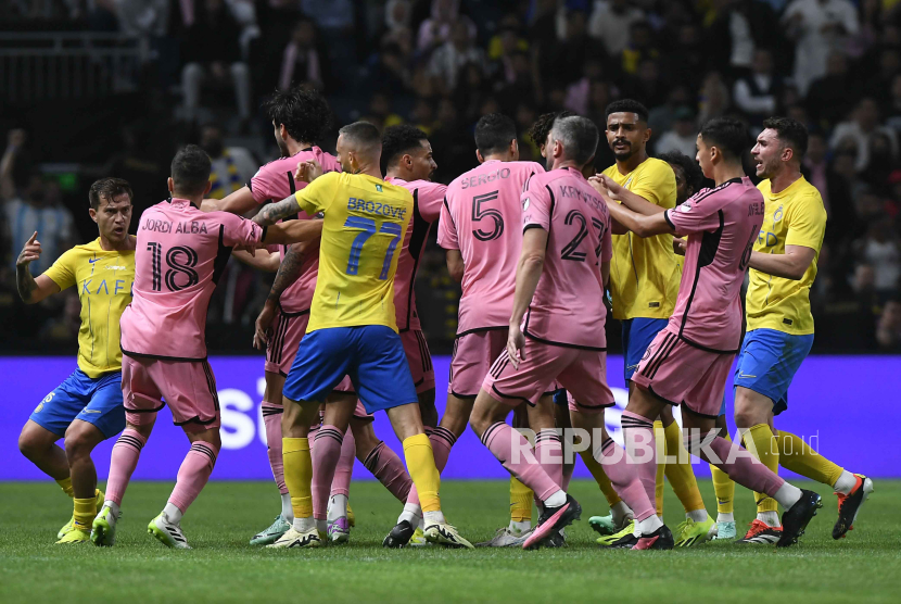  Al Nassr and Inter Miami players in a scuffle during the Riyadh Season Cup 2024 match between Al Nassr and Inter Miami in Riyadh, Saudi Arabia, 01 February 2024.   