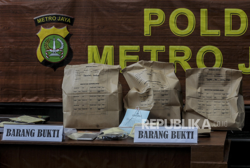Sejumlah barang bukti milik almarhum Yodi Prabowo diperlihatkan saat konferensi pers di Mapolda Metro Jaya.
