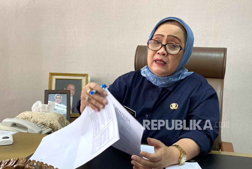Kepala Dinas Kesehatan (Dinkes) Kabupaten Bogor Mike Kaltarina saat diwawancara terkait kasus bayi yang diduga tertukar, Selasa (15/8/2023). 